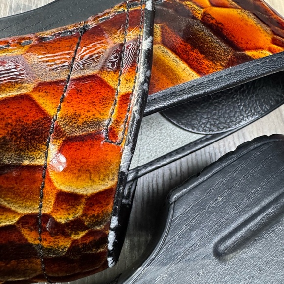 Dansko Professional Leather Clogs Shoes Women’s Size 41 Orange Brown Embossed - Picture 6 of 14